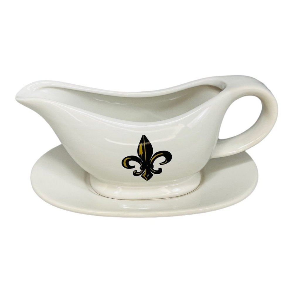 Coushatta Casino Resort Fleur de Lis Design Gravy Boat and Platter Set